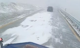 Primul strat de zăpadă din acest sezon! Pe Transfăgărășan se circulă în condiții de iarnă, la fel și pe Transalpina