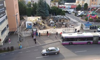 Se demolează "bombele" din staţia Minerva. Mănăşturenii: "Foarte bine că se modernizează... arăta jalnic!"