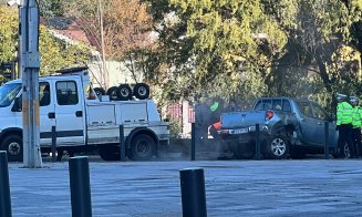 ACCIDENT cu două mașini, lângă BT Arena. Uber, făcut PRAF