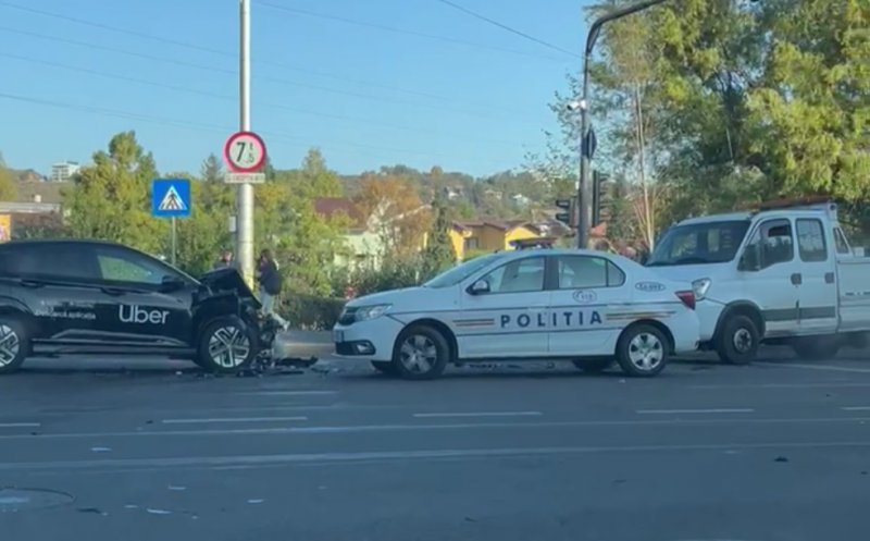 ACCIDENT cu două mașini, lângă BT Arena. Uber, făcut PRAF