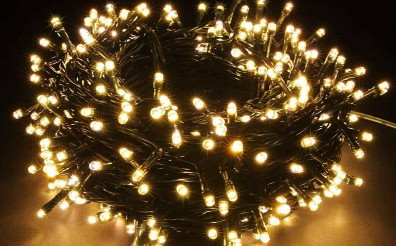 O comună din Cluj, cu 4.000 de locuitori, plătește 360.000 euro pentru chiria luminilor de Crăciun