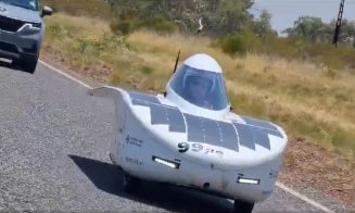Mașina solară construită la Cluj de studenții UTCN a parcurs primii kilometri la World Solar Challenge în Australia