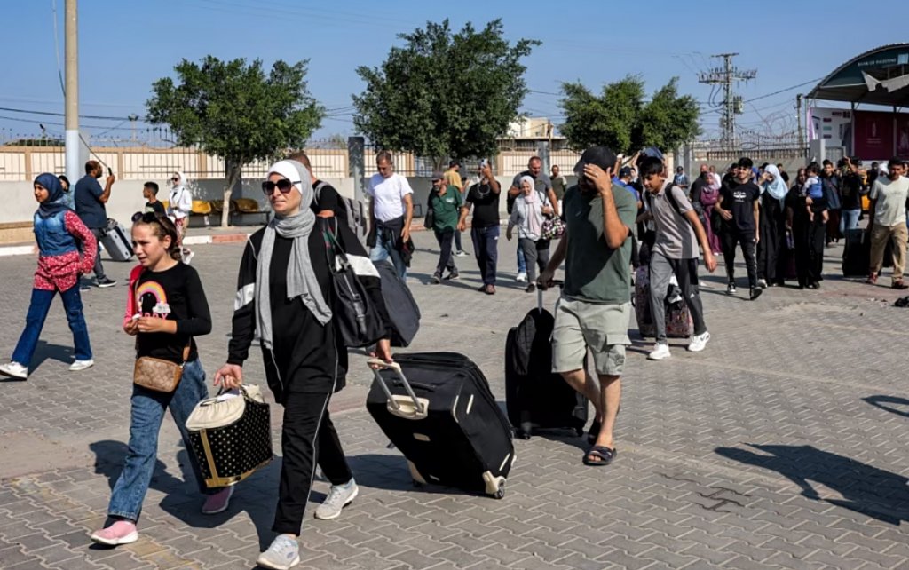 Primii 500 de cetățeni străini evacuați din Gaza, după 25 de zile de război între teroriștii Hamas și Israel. Românii NU sunt pe listă