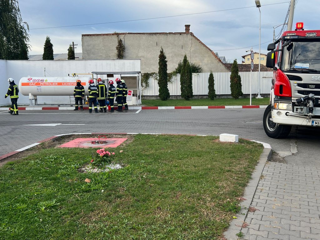 SCURGERI GPL la o stație de carburanți din Cluj-Napoca! Intervin pompierii