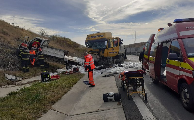 Accident GRAV pe A3 între un TIR și o autoutilitară. Un șofer a rămas încarcerat / Intervine elicopterul SMURD