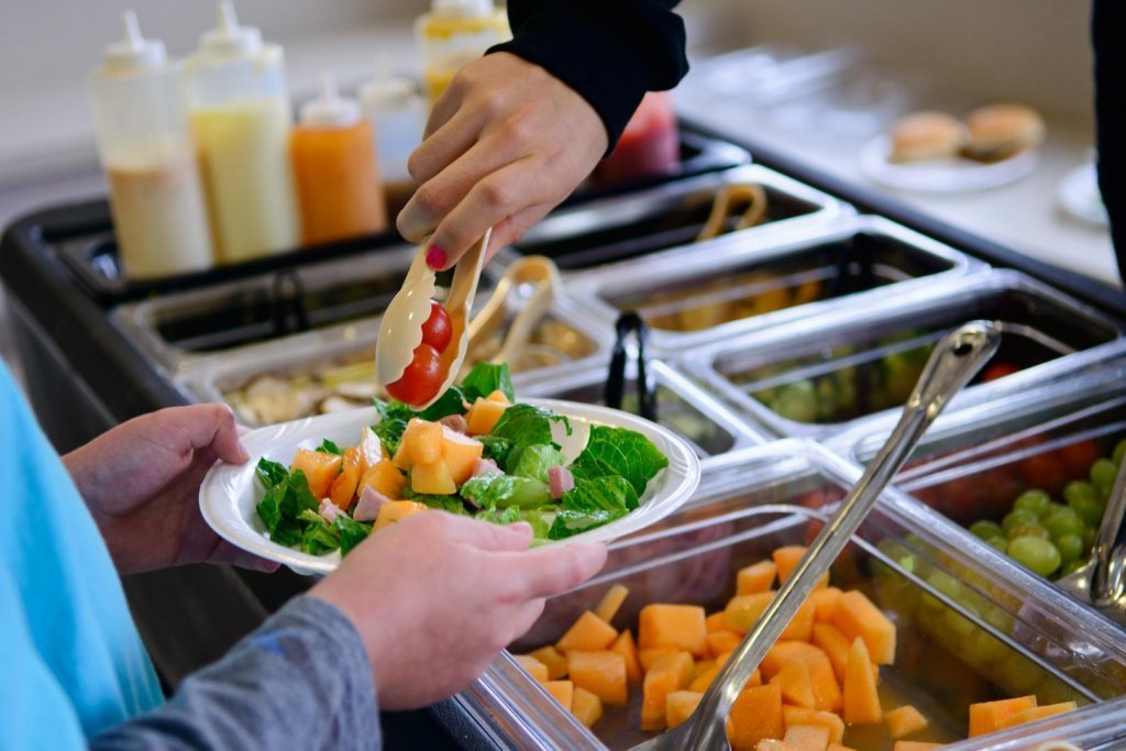 Campanie privind alimentaţia sănătoasă la vârsta şcolară. Ce ar trebui să mănânce zilnic copiii