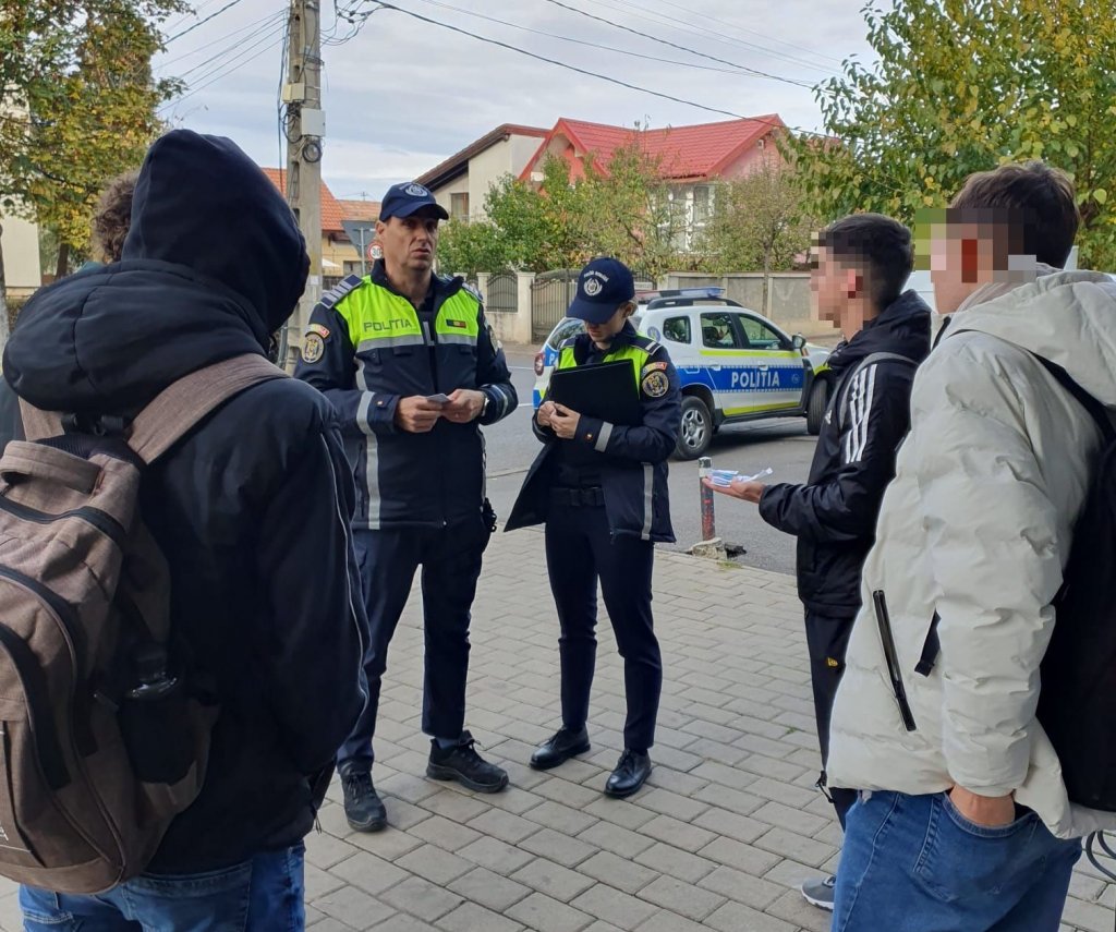 Polițiștii clujeni i-au căutat în baruri, săli de jocuri și cafenele pe elevii chiulangii. Câți au fost prinși
