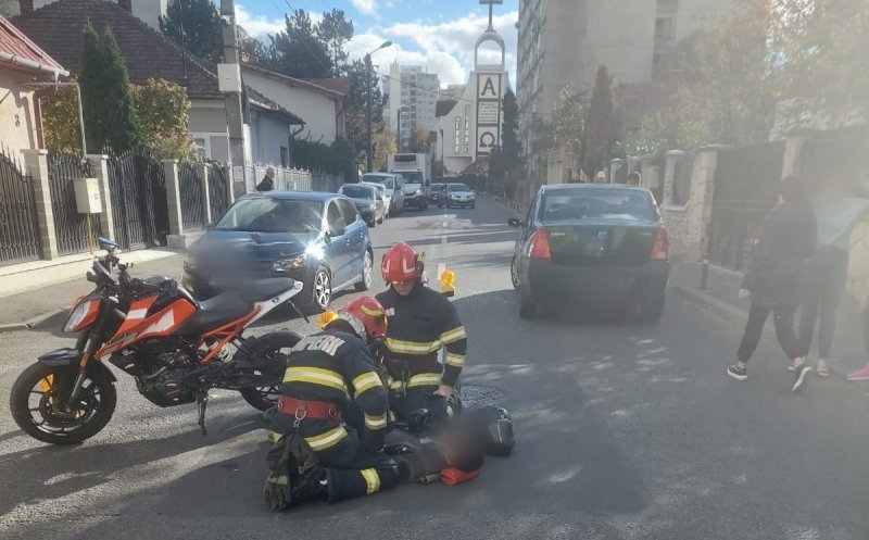 Accident rutier în Cluj-Napoca. Tânăr rănit, transportat la spital