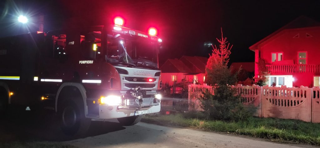 EXPLOZIE la o casă din localitatea Luna de Jos. Un tânăr cu arsuri primește îngrijiri medicale