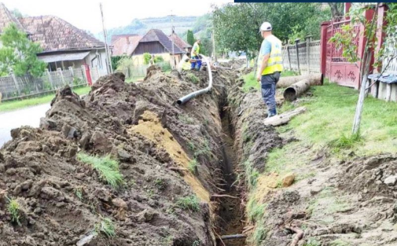 Se modernizează rețeaua de apă într-o nouă localitate din Cluj! Lucrările se apropie de finalizare