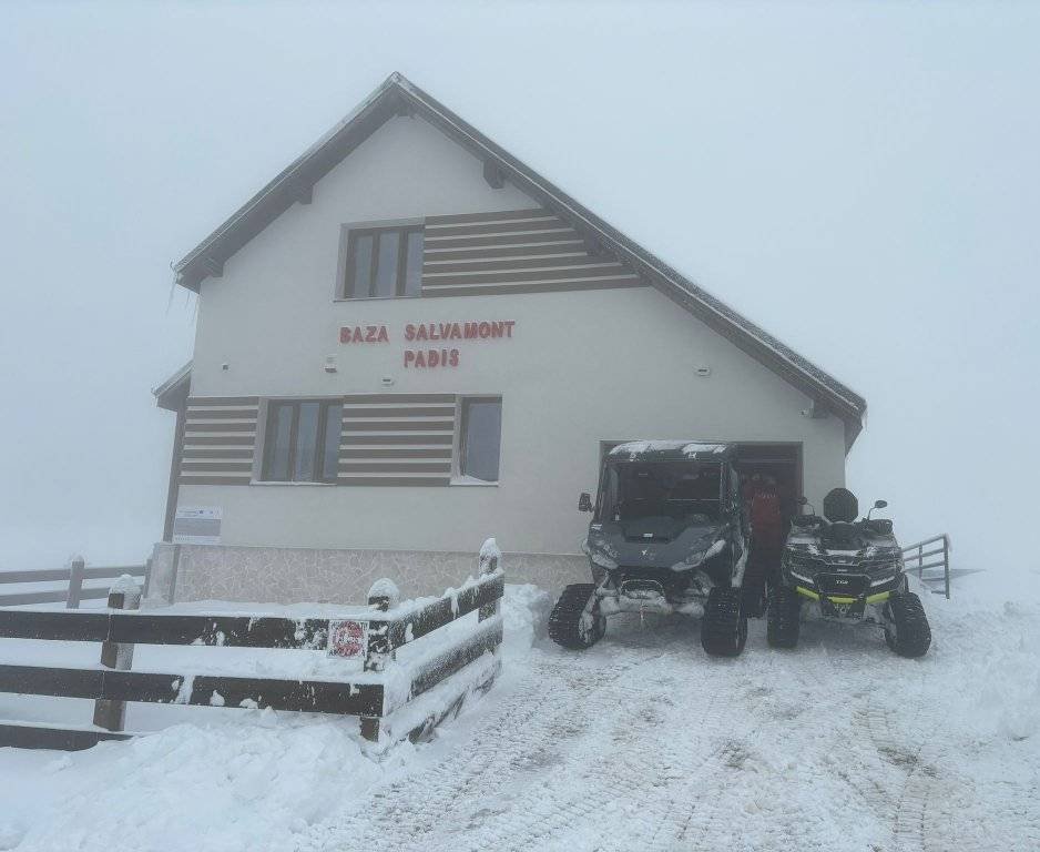 Turiști clujeni, blocați la Padiș din cauza zăpezii