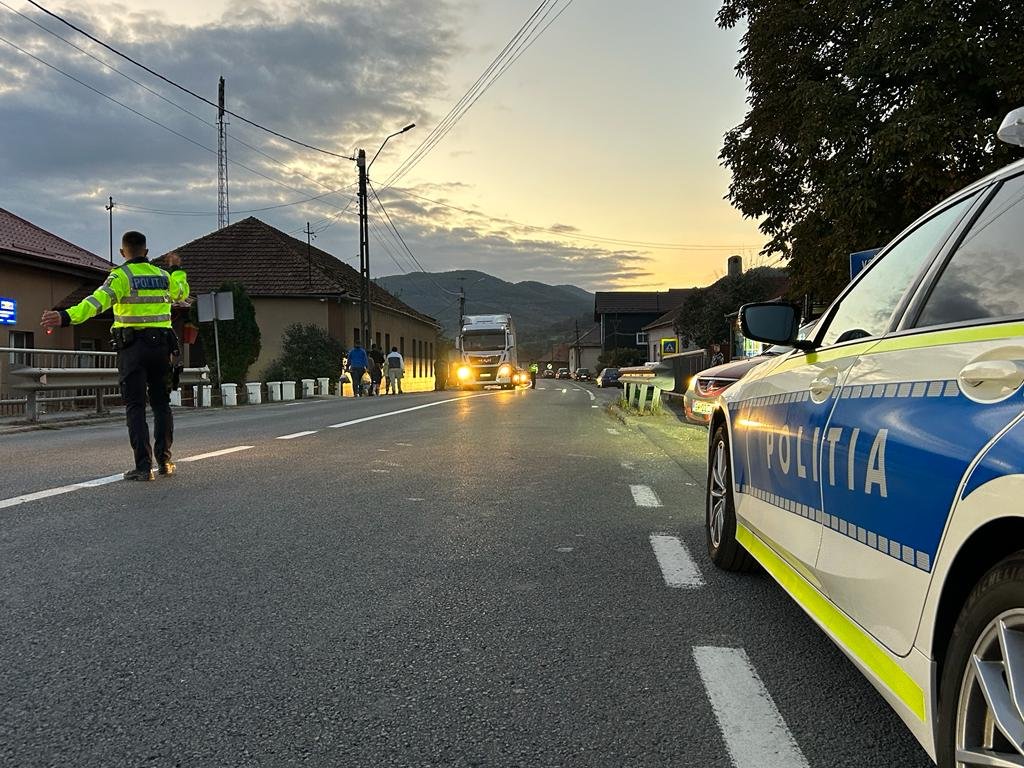 Acțiune amplă a polițștilor la Huedin. Peste 50 de mașini au fost verificate, iar doi șoferi au rămas fără permis