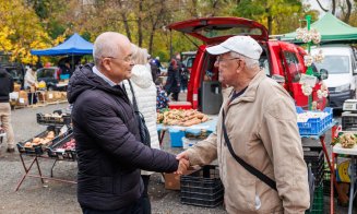 "Primarul gospodar" şi-a umplut din nou plasele la tarabele cu bunătăţi de la piața volantă