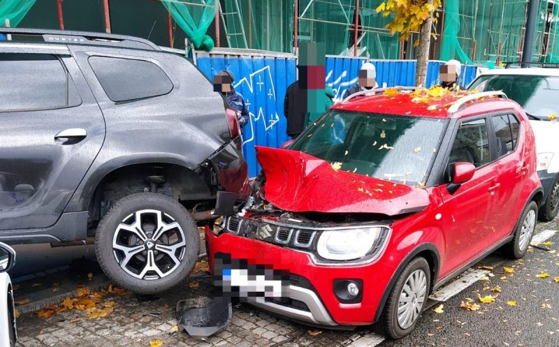 Coliziune între două mașini, în centrul Clujului. Bărbat, transportat la spital