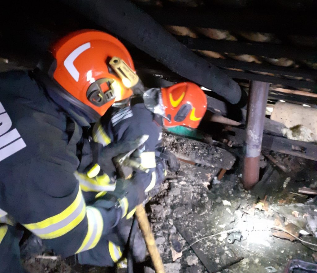 Incendiu într-un sat din Cluj. Casa unei femei de 80 ani a luat foc