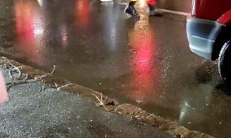 ACCIDENT în Cluj-Napoca: Mașină + motocicletă + pieton = 2 victime. Trafic blocat dinspre mall