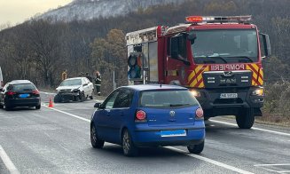 ACCIDENT grav la intrare în comuna Poieni. Două mașini, făcute PRAF