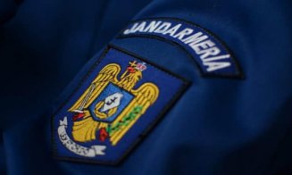 Anchetă în Jandarmerie după ce o angajată a fost prinsă cu "prafuri" în mașină