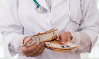 O doctoriță a "făcut" 10.000 de euro după ce a prelucrat în spitalul de stat mii de teste recoltate în cabinete private