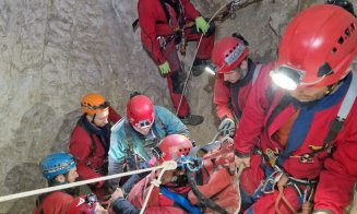 Salvamontiștii clujeni se pregătesc de sezonul de iarnă. Au participat la un amplu exercițiu regional de salvare
