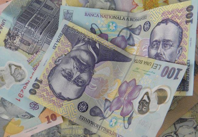 Românii, mari amatori de titluri de stat. Au investit 22 miliarde lei în ultimii 3 ani