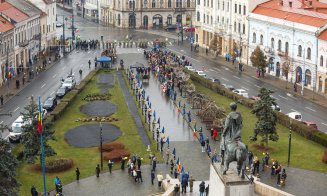 Au început manifestările de 1 Decembrie la Cluj. Festivitate de depunere de coroane în Piața Mihai Viteazul