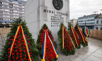 Au început manifestările de 1 Decembrie la Cluj. Festivitate de depunere de coroane în Piața Mihai Viteazul