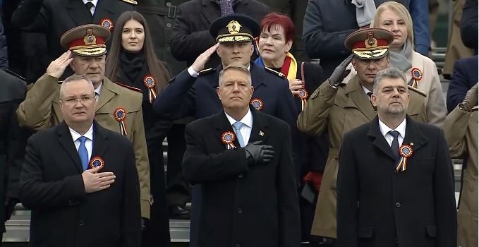 Paradă militară de Ziua Naţională a României la Arcul de Triumf. Iohannis, Ciolacu și Ciucă, alături, în tribuna oficială