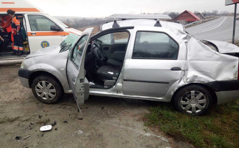 Accident pe un drum din Cluj. O femeie a fost transportată la spital