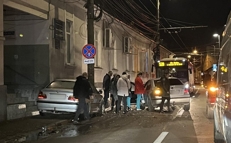 ACCIDENT în Cluj-Napoca, pe strada Paris. Victimă încarcerată