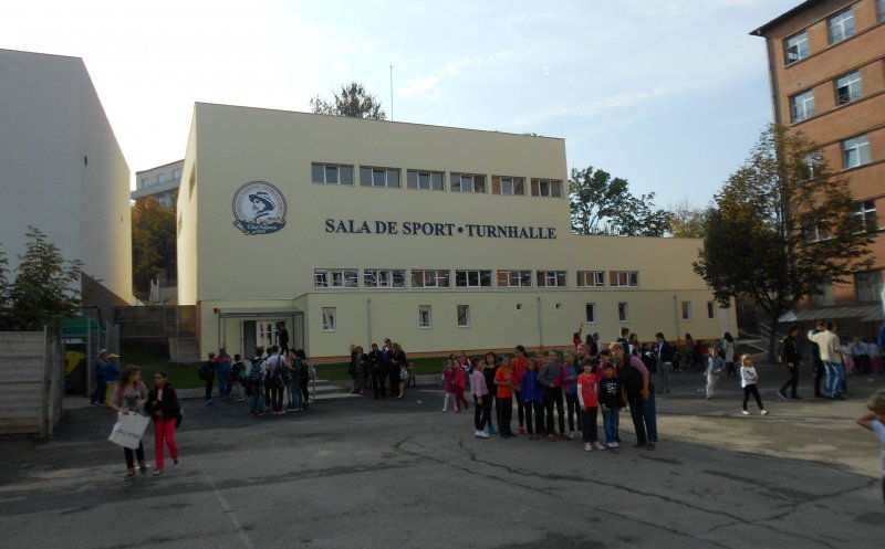 Reparații de 3 MILIOANE EURO la sala de sport de la Coșbuc. Construcția a costat doar 2 MILIOANE LEI și e închisă din 2018