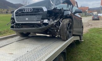 IMAGINI cu Audi-ul lui Mircea Bravo pe care l-a "şifonat" într-un stâlp, pe drum drept
