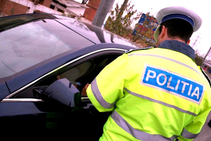 64 de şoferi au rămas fără permis şi aproape 500 au fost amendaţi de poliţiştii clujeni în minivacanţa de Ziua Naţională