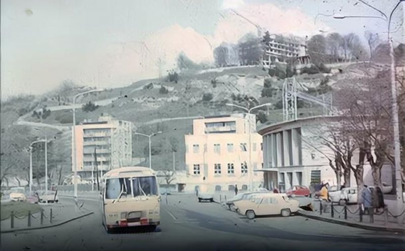 Construcția hotelului Belvedere anii 1976-1977, pe baza proiectului arhitectului Aurel Buzuloiu