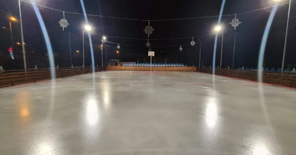 Miercuri se deschide patinoarul din Câmpia Turzii. Se va aprinde și iluminatul festiv de sărbători