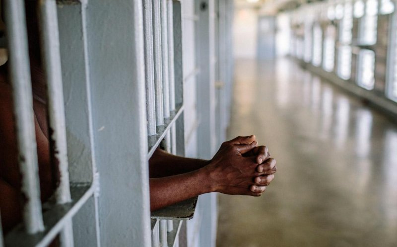 Un bărbat a fost condamnat la 20 de ani de închisoare pentru omor. Totul a pornit de la scrumul de țigară pus într-un pahar