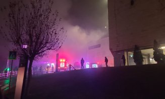 Incendiu la mall-ul din Gheorgheni. Pompierii intervin cu trei autospeciale / S-a închis hypermaket-ul, iar clienții au fost evacuați