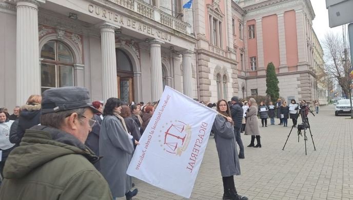 Grefierii din Cluj-Napoca, din nou în stradă. Formele de PROTEST continuă pe perioadă nedeterminată