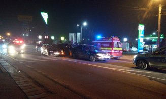 ACCIDENT cu 4 mașini în județul Cluj.  TOATE 4 circulau pe aceeaşi direcţie / O victimă, transportată la spital