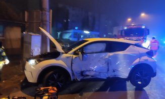 Ambulanţă care transporta un pacient, implicată într-un accident rutier