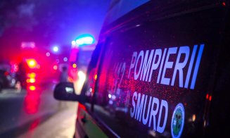 ACCIDENT în județul Cluj: Șoferul unui autocar a lovit 2 mașini care deja avuseseră un accident / 7 persoane implicate