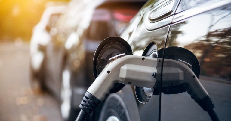 Statul ar putea suporta o parte din leasingul maşinilor electrice. Ministrul Mediului: ”Voi discuta cu producătorii şi importatorii”