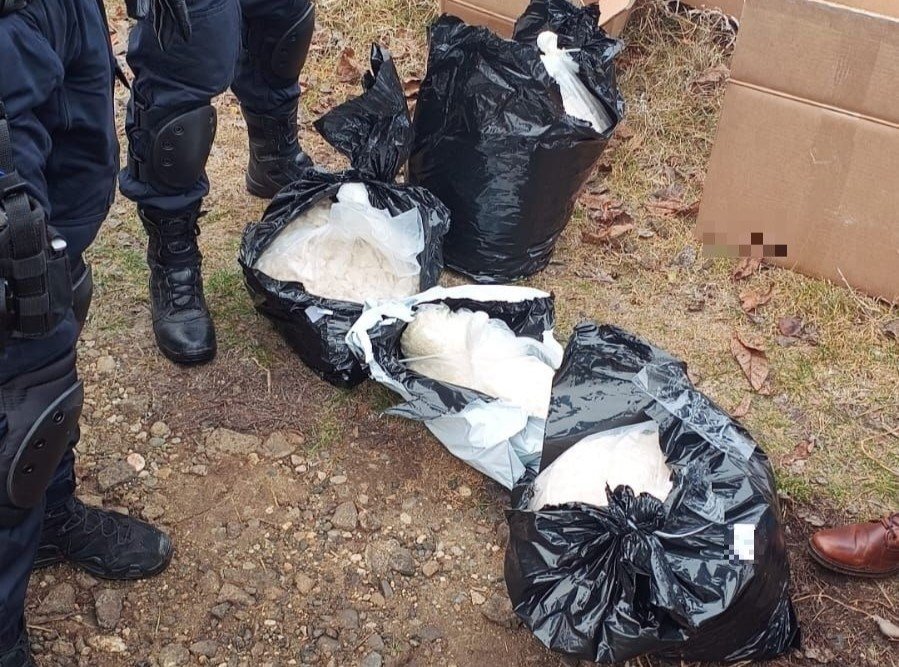 Polițiștii clujeni au prins în flagrant un cetățean străin în timp ce transporta cu mașina 50 kg de droguri