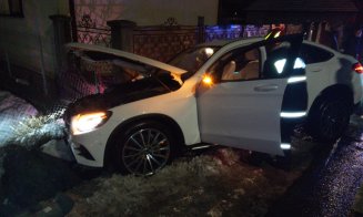 ACCIDENT în judeţul Cluj. O maşină, în şanţ şi o victimă transportată la spital