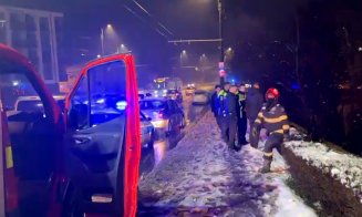 ACCIDENT în Cluj-Napoca. Au zburat cu maşina de pe Traian Vuia, în Groapă, aproape de podul de la Ira şi au scăpat cu viaţă