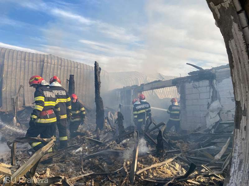 Tragedia de la „Ferma Dacilor”. A șasea victimă carbonizată a fost scoasă din pensiunea mistuită de incendiu