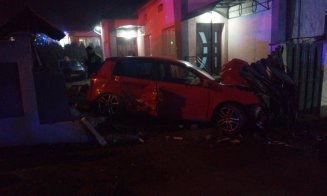 Cluj: Tânără de 20 de ani, rănită după ce s-a înfipt cu mașina într-un gard/ Șoferița, posibil drogată