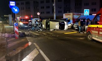 Mașină răsturnată pe Oașului. Au intervenit SMURD-ul și descarcerarea