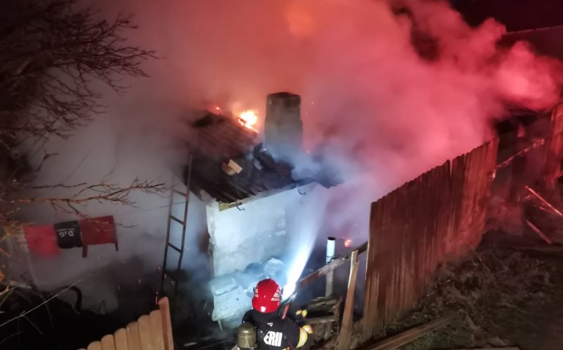 Incendiu la o casă de pe Valea Fânațelor. De la ce a pornit focul