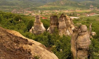 "Meteora" României se numeşte "Grădina Zmeilor" şi se află la doar 70 km de Cluj-Napoca. Îngrămădire spectaculoasă de stânci şi...